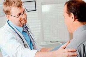 A man with prostatitis to a medical appointment
